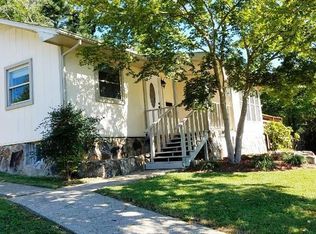 242 Outer Dr, Oak Ridge, TN 37830