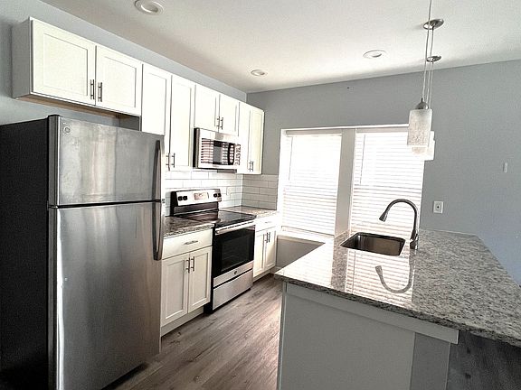 4th image of 2715 Arkansas Ave #2N