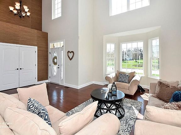 5th image of 356 Shadow Hill Dr