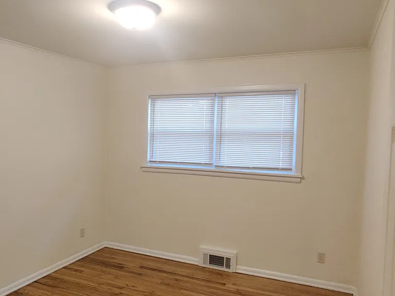 1350 N Kings Dr — Photo 9