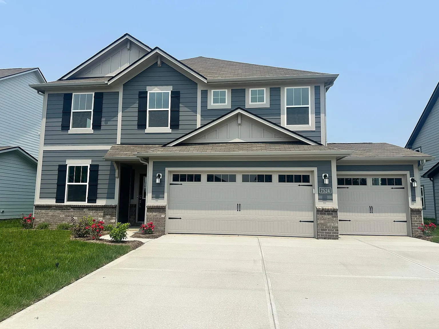 5 bed, 2547 sqft, $2,745 — Photo 2