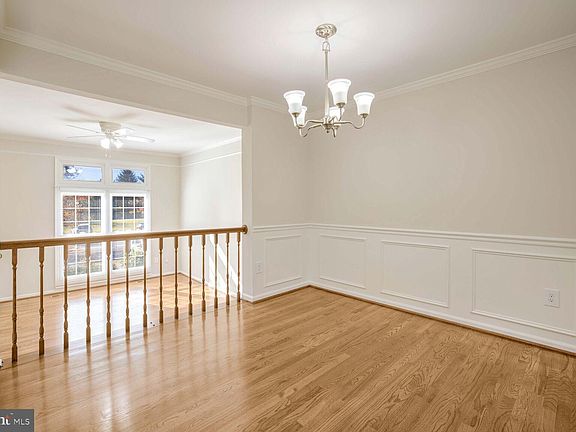 4th image of 27 Forest Landing Ct