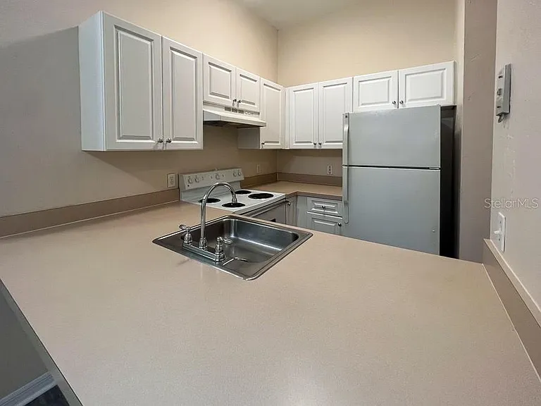 3911 SW 27th St #8 — Photo 9
