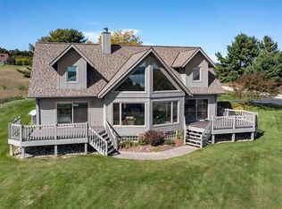 5585 Ridgelands Rd, Charlevoix, MI 49720
