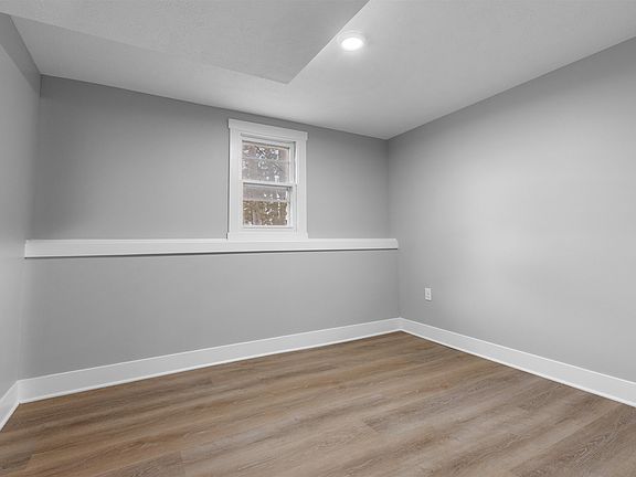 4th image of 2718 Norway Pine Rd