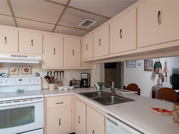 3rd image of 6177 Sun Blvd APT 204
