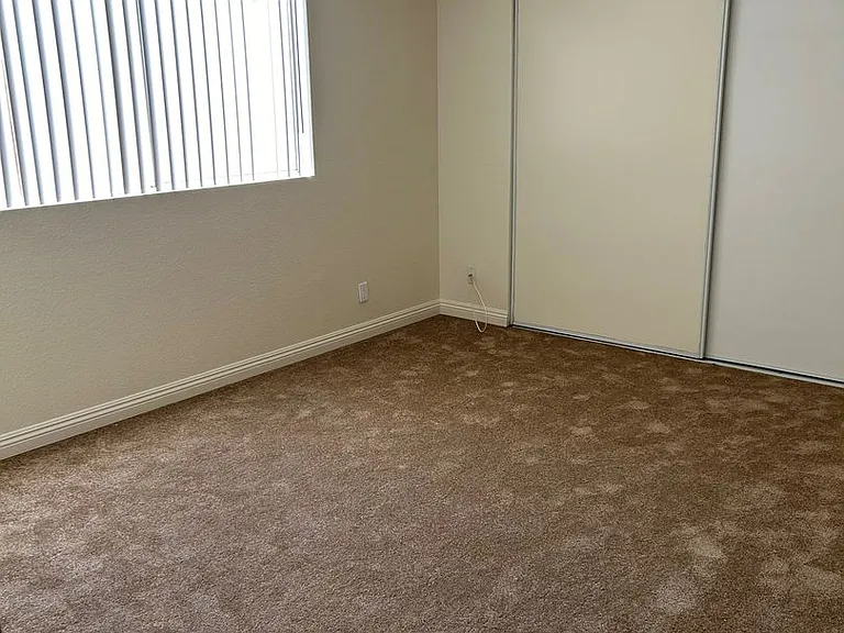 Lake Street Apartments — Photo 31