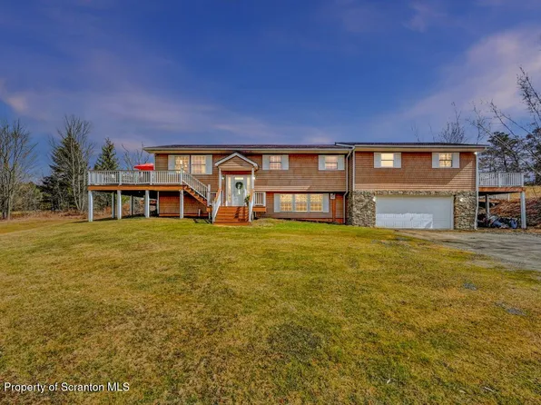 41 Show Kase Rd, Clifford Township, PA 18421