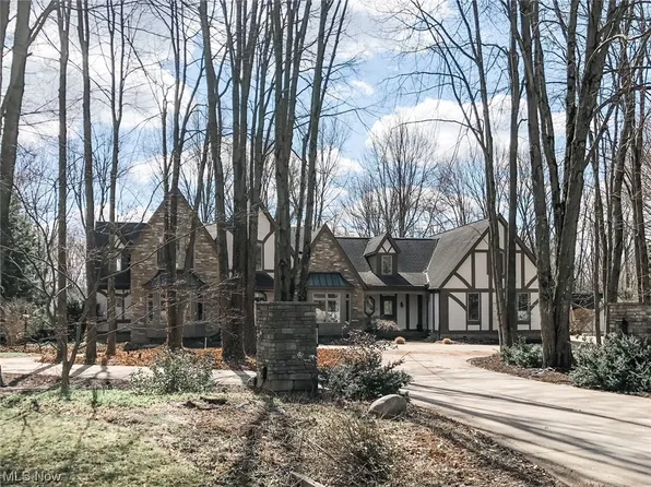 11315 Saybrook Ln, Chagrin Falls, OH 44023