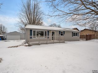 521 Spring Ave, South Elgin, IL 60177