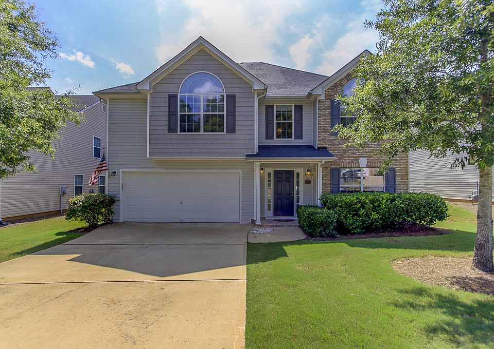 1st image of 82 Saint Charles Pl