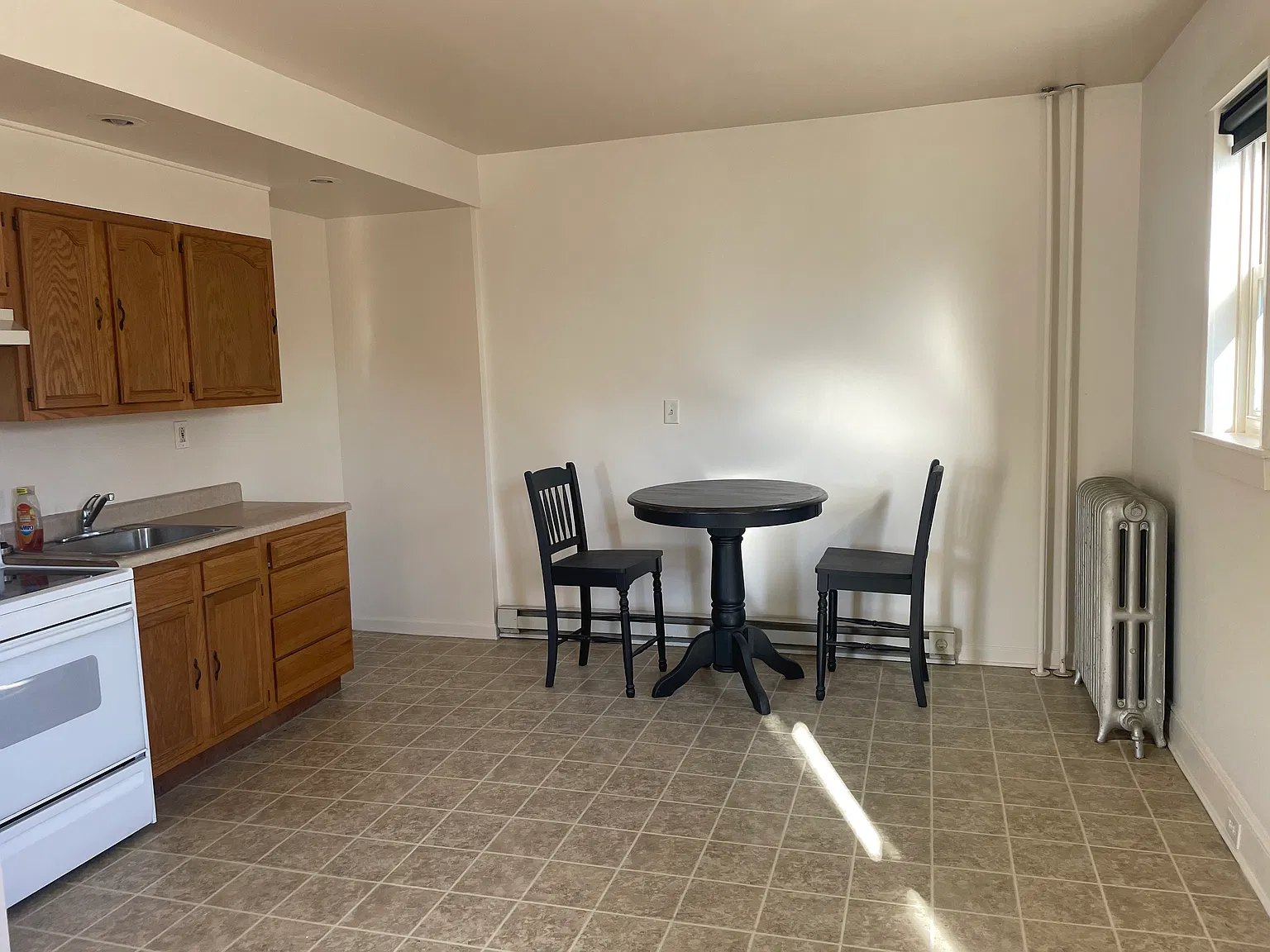 1 bed, 600 sqft, $1,000 — Photo 3