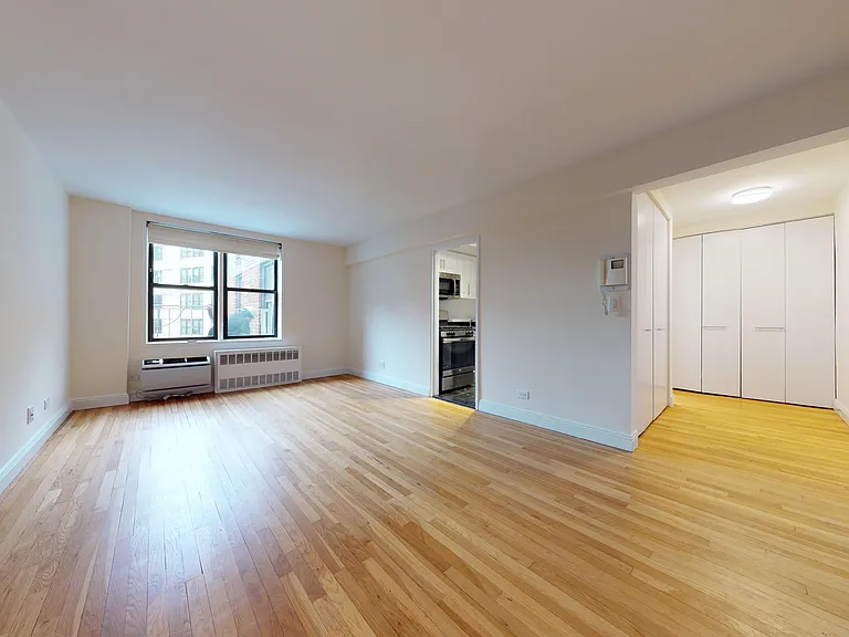 305 W 13th St #6-G — Photo 2