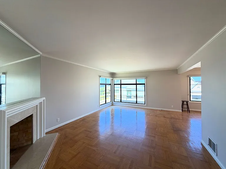 955 Lawton St — Photo 3