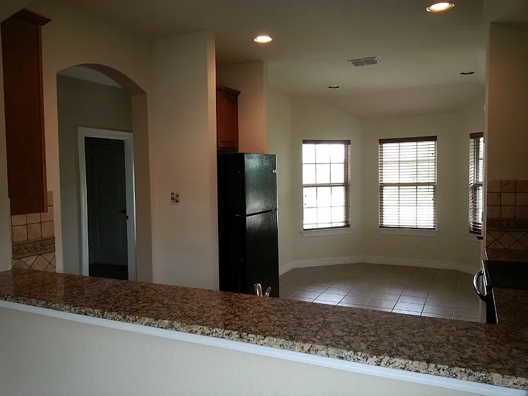 1525 Rosson Rd — Photo 2
