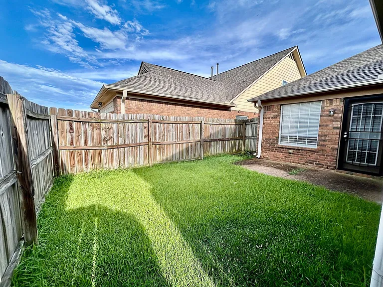10188 Evening Hill Dr — Photo 14