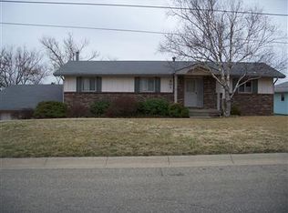 801 Rockledge Dr, Junction City, KS 66441