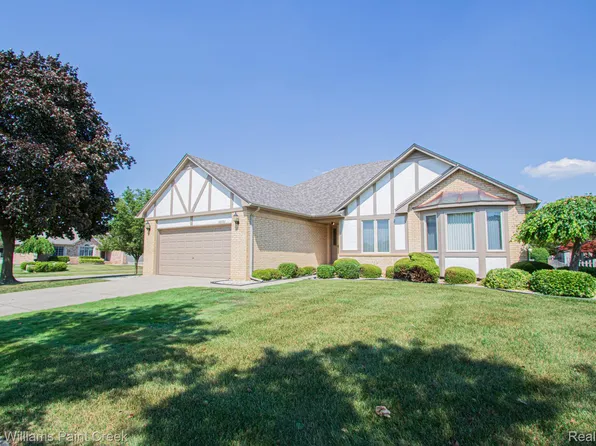 48600 Meadowcrest Dr, Macomb, MI 48044