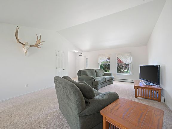 4th image of 647 Meadowood Ct