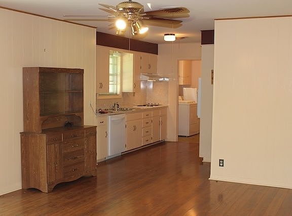 4th image of 2405 W Avenue Z