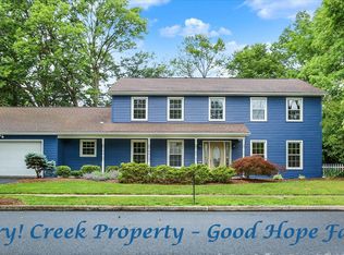 470 Woodcrest Dr, Mechanicsburg, PA 17050