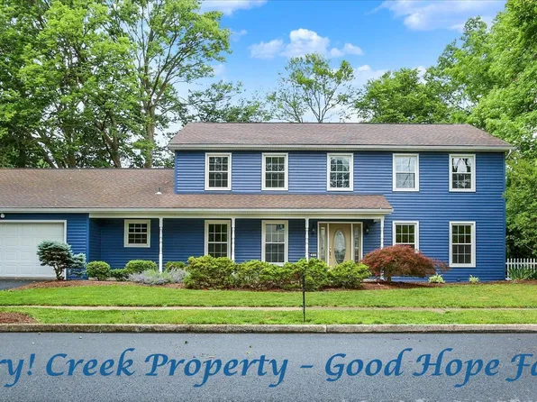 470 Woodcrest Dr, Mechanicsburg, PA 17050