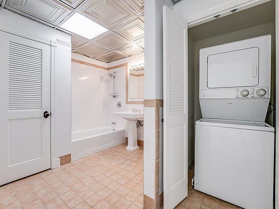 5th image of 300 Communipaw Ave APT 224
