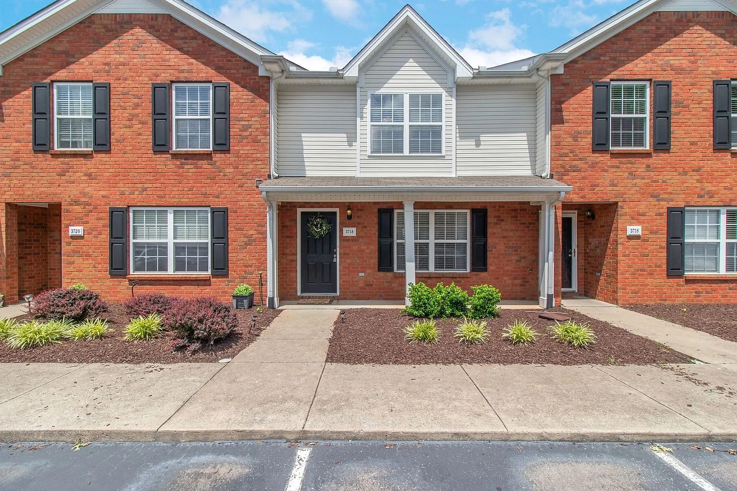 2 bed, 2.5 bath, 1260 sqft, $1,500 — Photo 1