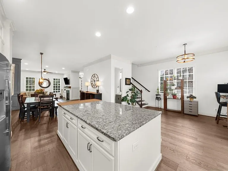 410 Rose Garden Ln — Photo 25