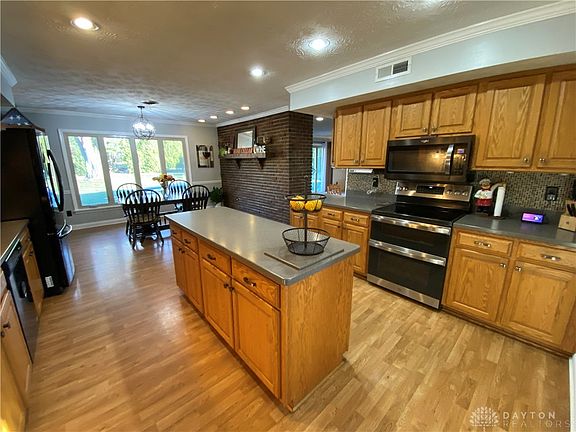 3rd image of 7776 Crestway Dr