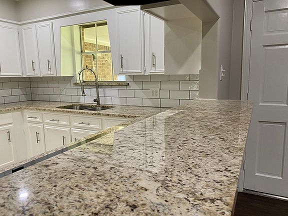 Granite Countertops/Bar