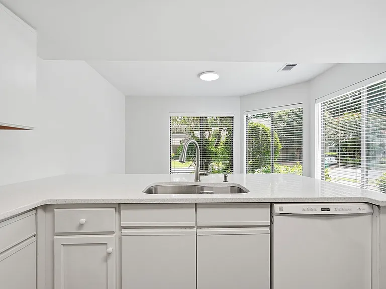 114 Gleneagles Dr — Photo 18