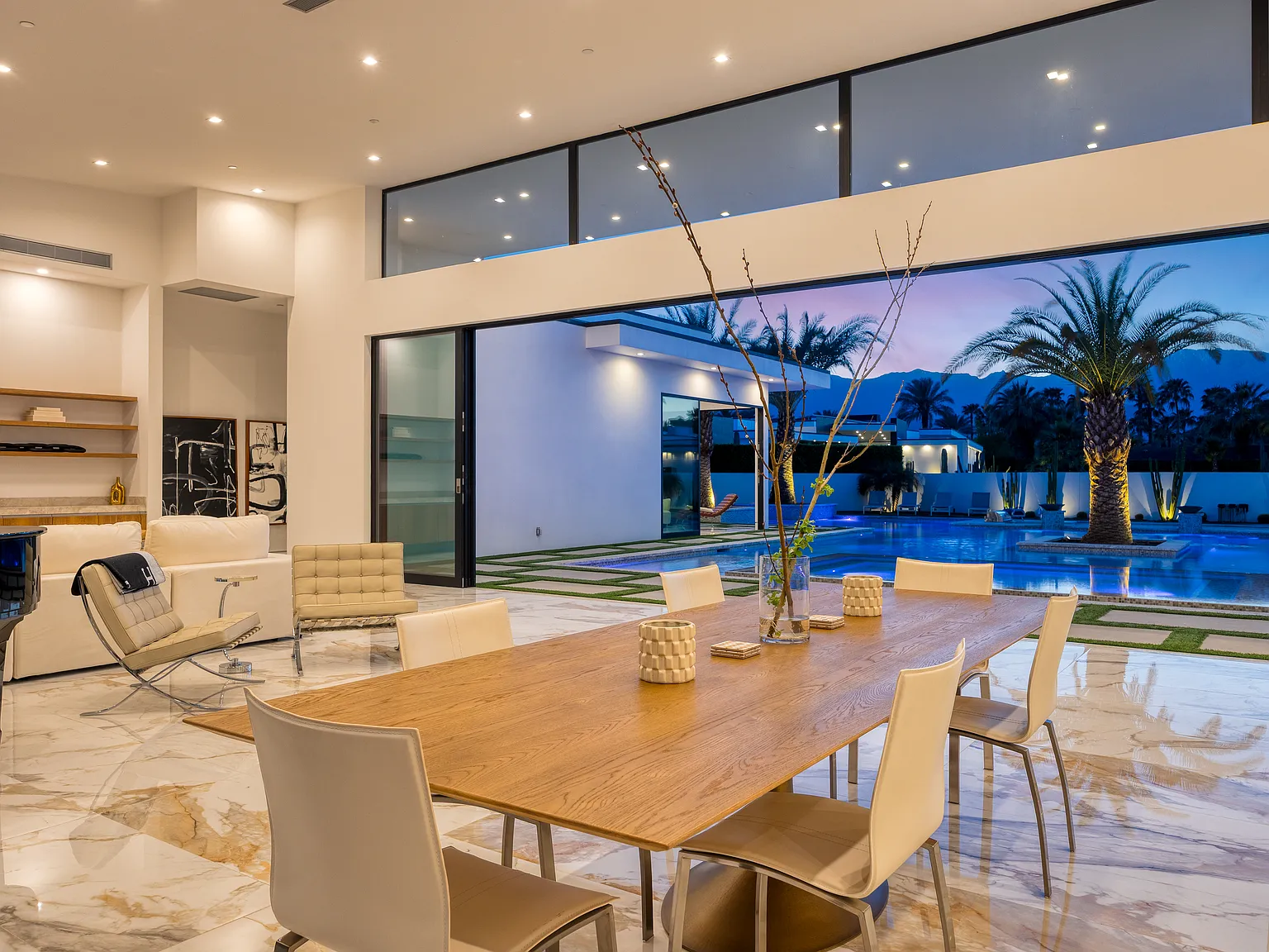 5 bed, 5.5 bath, 4800 sqft, $65,000 — Photo 4
