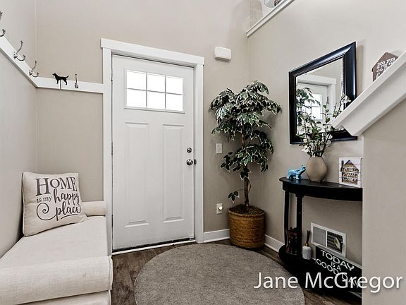 3rd image of 3837 Loraine Ave SW