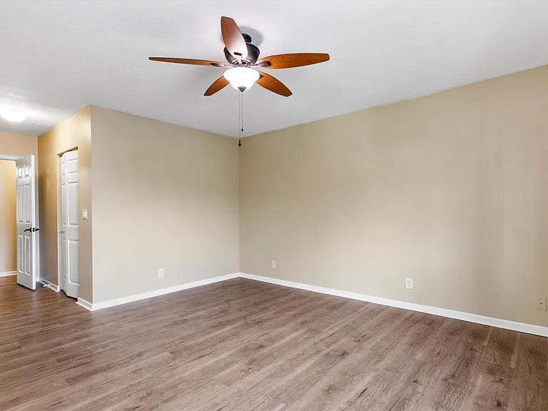 1533 Rialto Dr — Photo 17