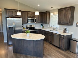 4724 Lakeland Ave N, Crystal, MN 55429