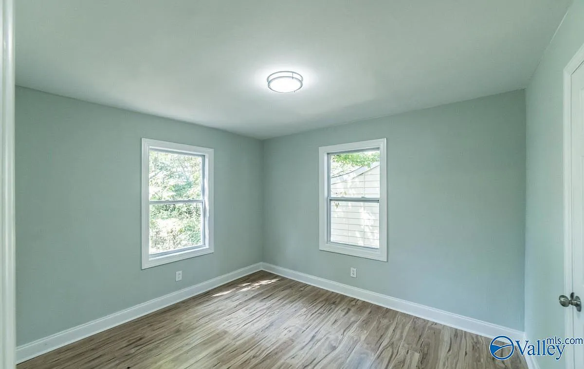 3 bed, 1.0 bath, 1085 sqft, $1,250 — Photo 3