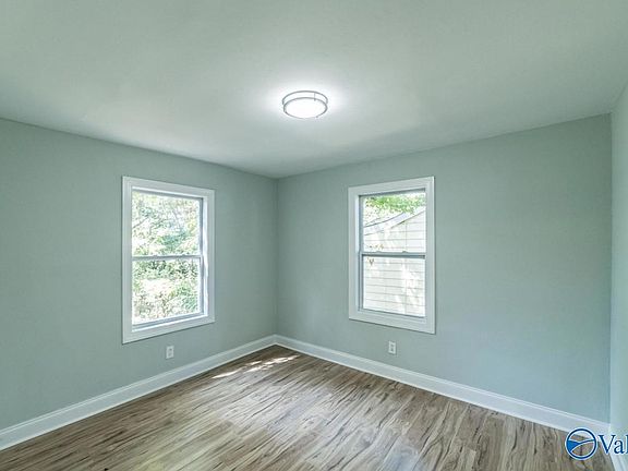 3rd image of 2523 Roland Rd SW