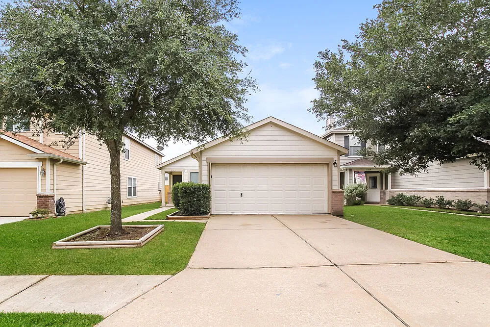 3 bed, 2.0 bath, 1474 sqft, $1,740 — Photo 1