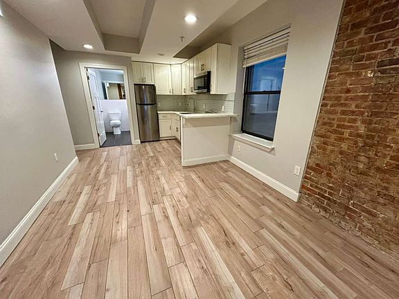 2nd image of 45 Clifton Pl #13E