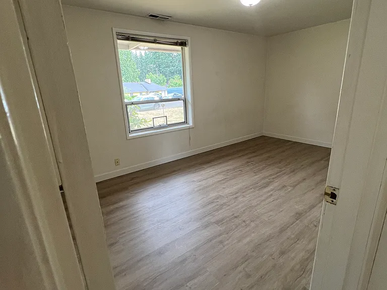 2nd bedroom downstairs window to front yard