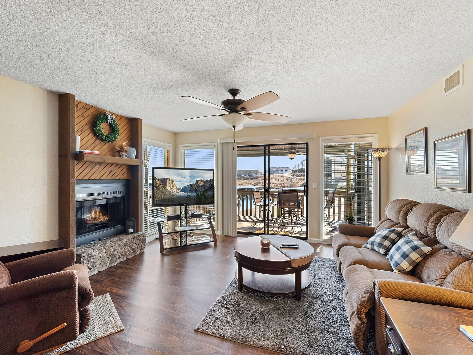 2 bed, 800 sqft, $1,300 — Photo 2