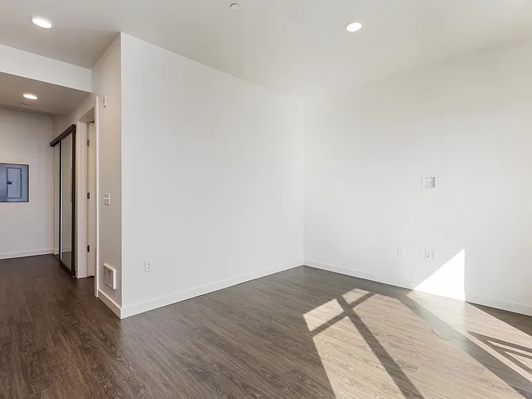 101 Broadway, Live Here, Go Anywhere — Photo 18