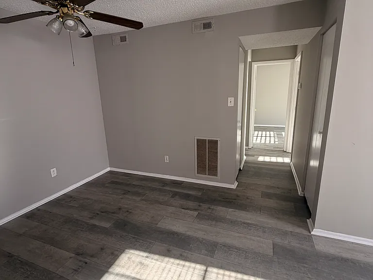 504 Wharf Ct — Photo 11