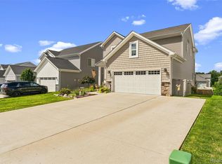 2165 Rolling Hills Dr, Holly, MI 48442