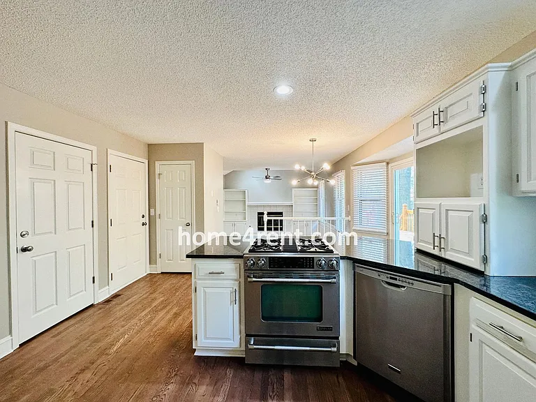 902 Sherman Pkwy — Photo 22