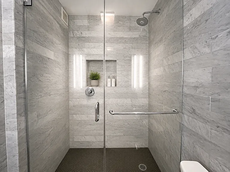 234 E 46th St #Penthouse 2103 — Photo 10