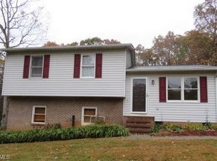 192 Oak Ridge Cir, Mount Airy, NC 27030