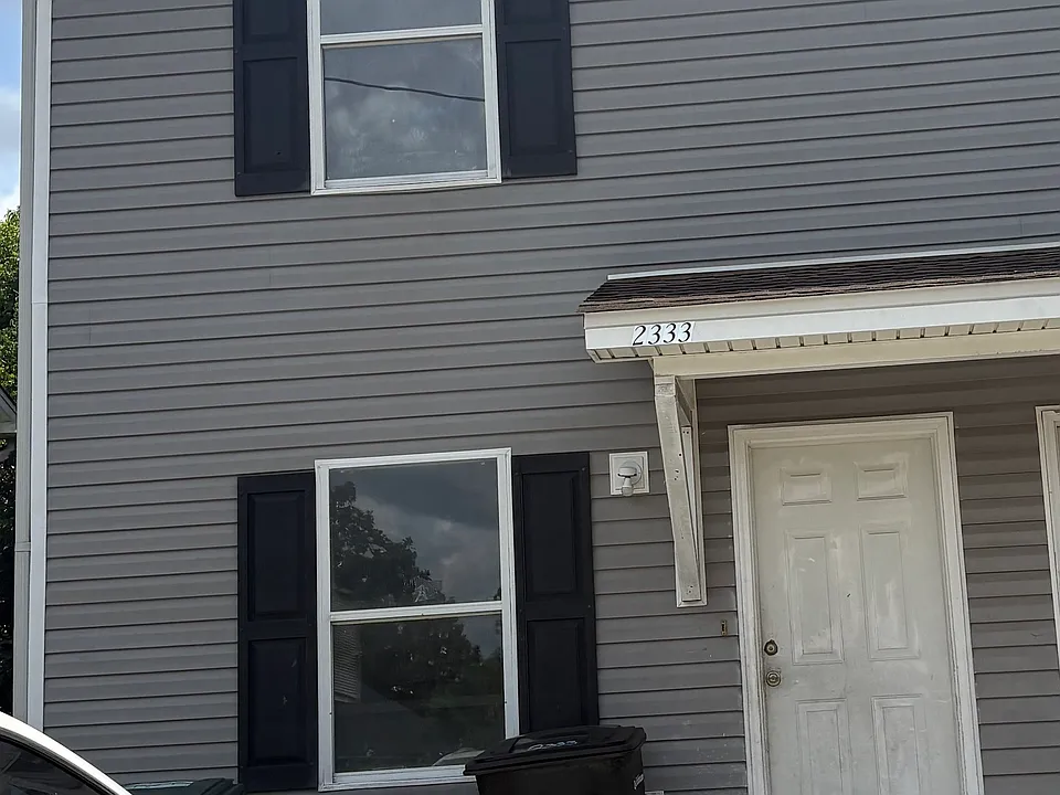 2333 Holton St