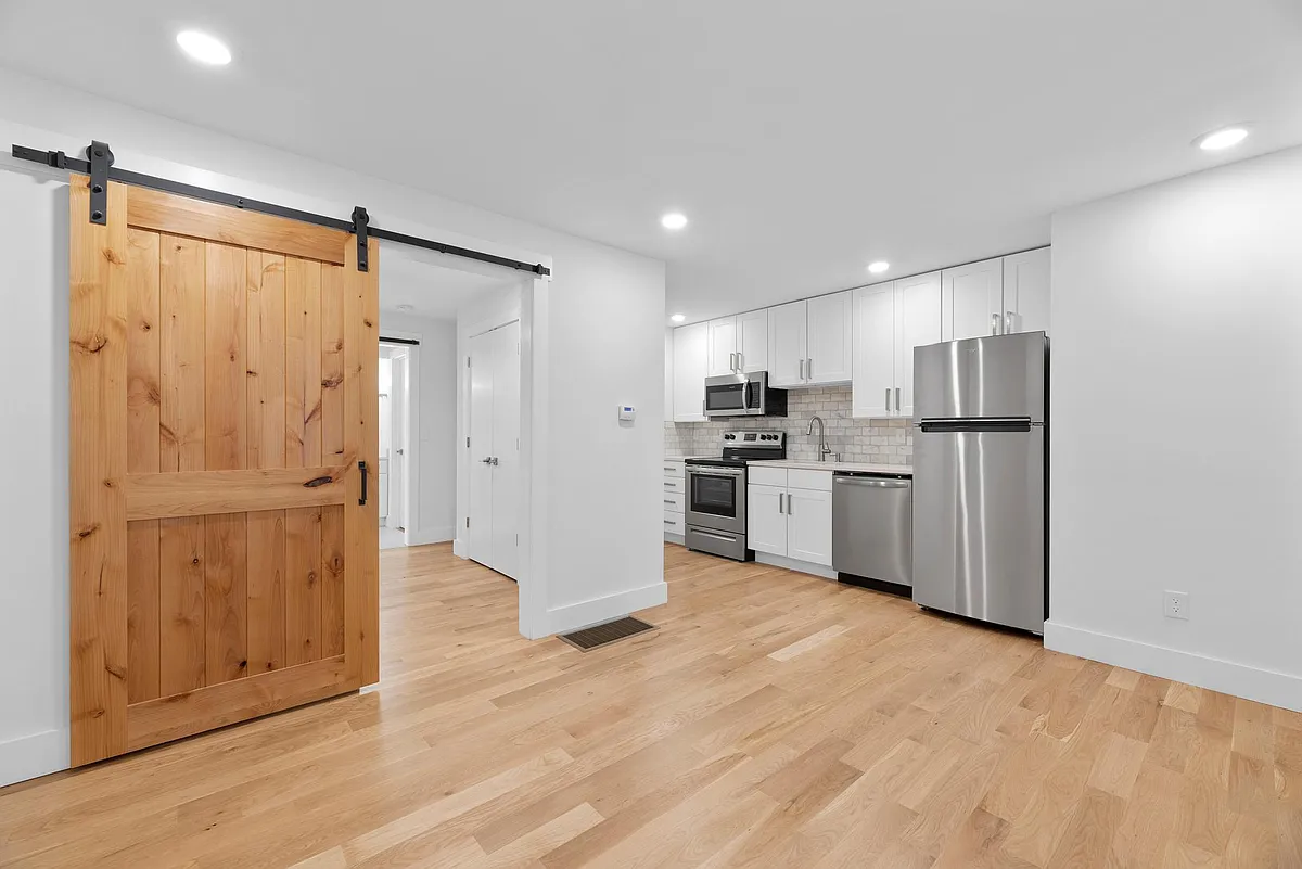 Building Photo - 261 E Livingston Ave #A